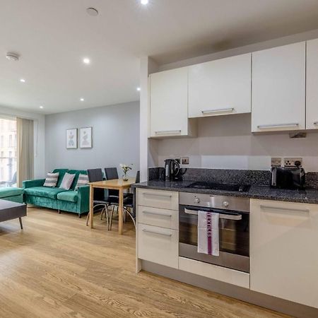 2 Bed At Slough Station & Parking - London In 20 Mins Appartement Buitenkant foto