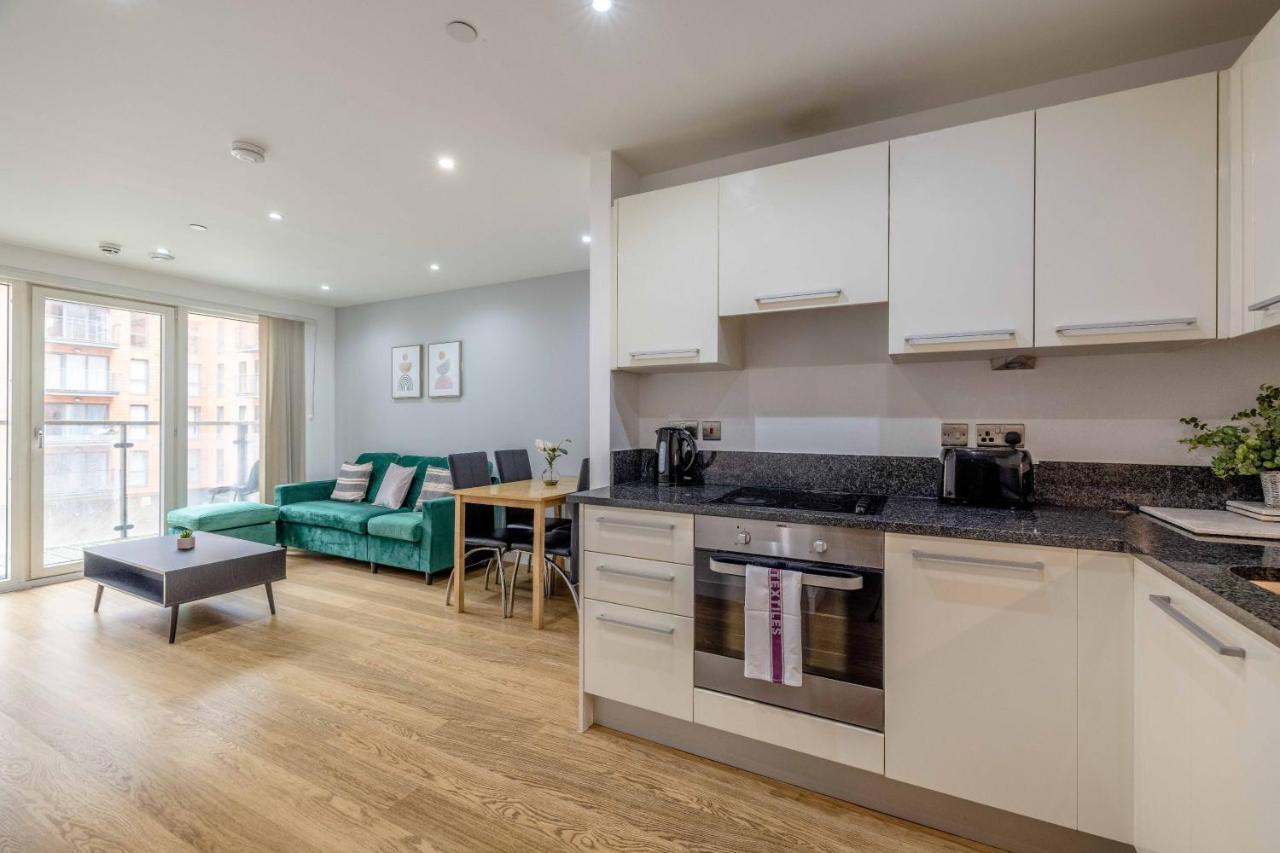 2 Bed At Slough Station & Parking - London In 20 Mins Appartement Buitenkant foto