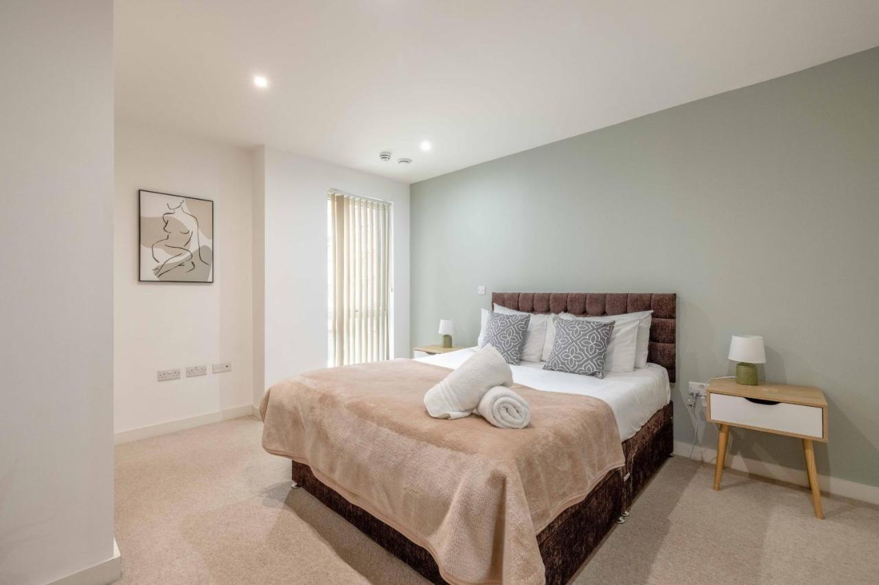 2 Bed At Slough Station & Parking - London In 20 Mins Appartement Buitenkant foto